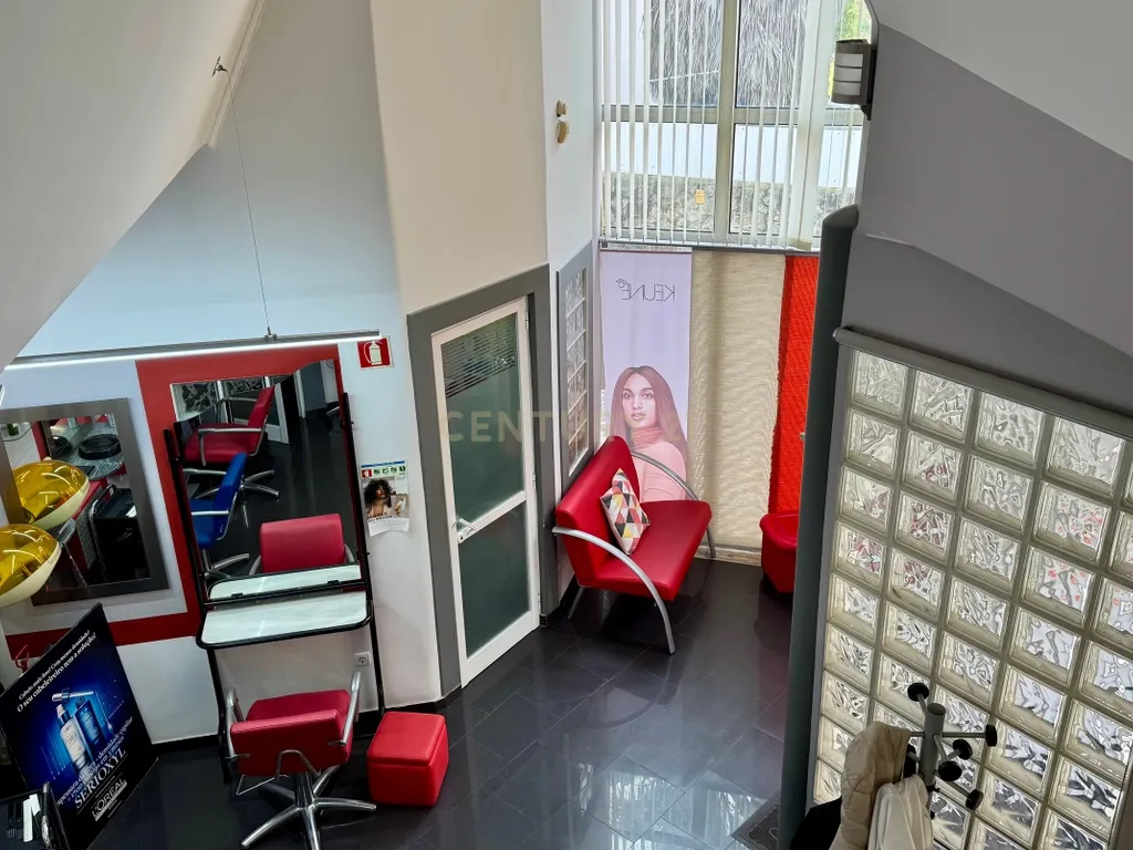 VENDA DE ESPAÇO COMERCIAL COM ESTACIONAMENTO NO ESTORIL (PERTO DA PRAIA) - Image 18